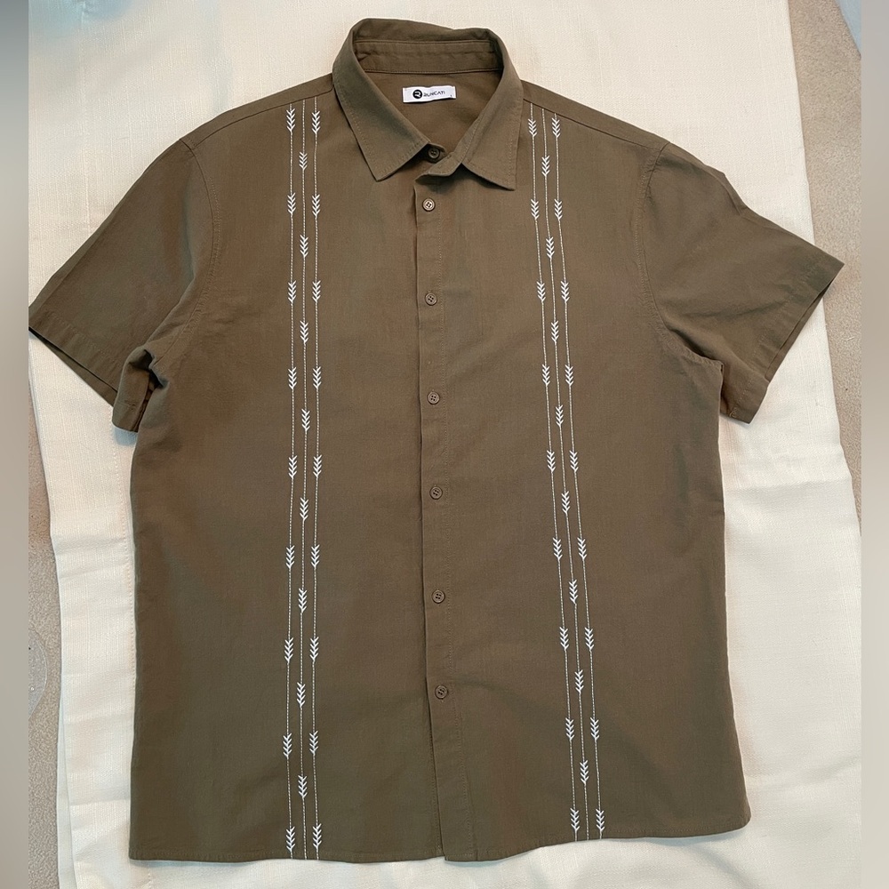 Runcati Casual Tan Green Shirt. New without tag
Cotton 70% Linen 30%